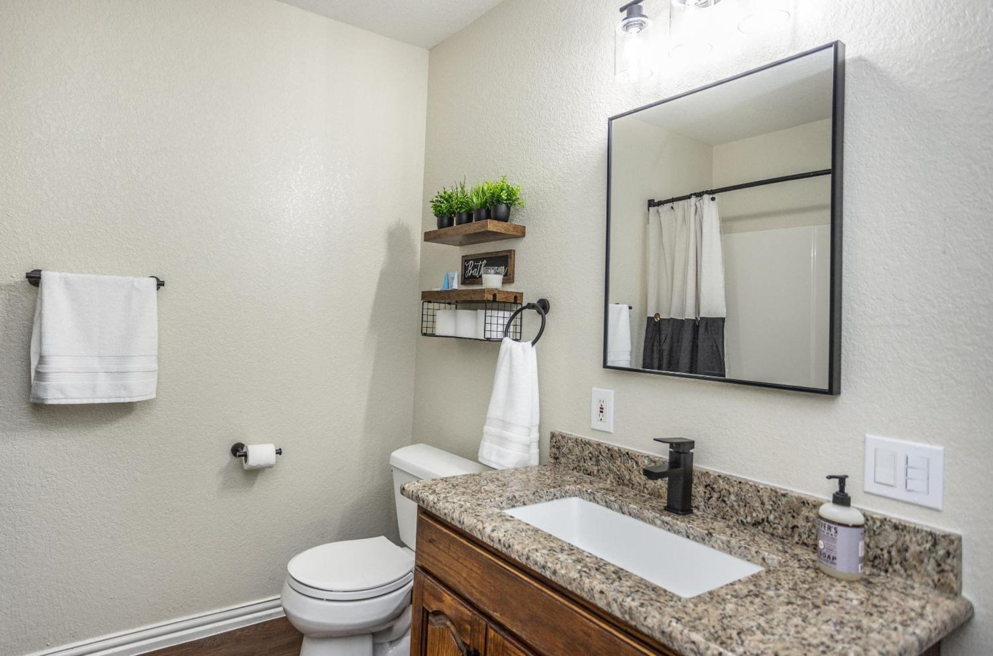 Tranquil 3-Bedroom Cabin Near Winstar Casino タッカービル エクステリア 写真